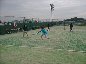 西鎌倉テニスクラブ初めてクラスレッスン風景