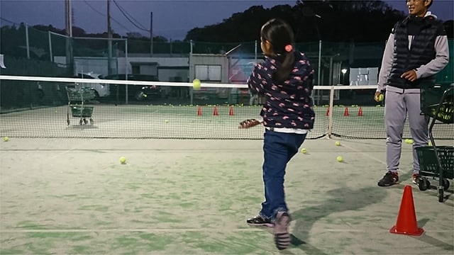 西鎌倉テニスクラブジュニアスクールのレッスン風景